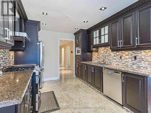 2857 Termini Terrace, Mississauga (Central Erin Mills), ON - Indoor Photo Showing Kitchen With Upgraded Kitchen