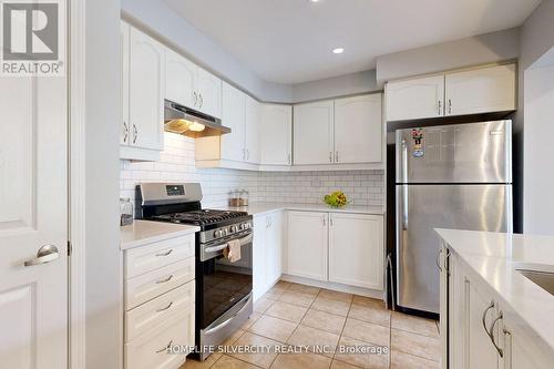 932 Brassard Circle, Milton, ON - Indoor Photo Showing Kitchen With Upgraded Kitchen