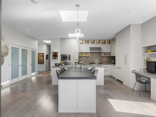 403-986 Heywood Ave, Victoria, BC - Indoor Photo Showing Kitchen With Double Sink With Upgraded Kitchen