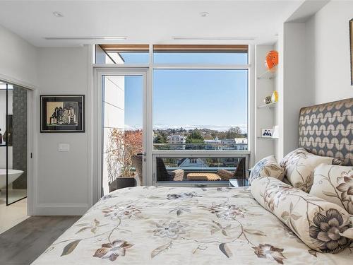 403-986 Heywood Ave, Victoria, BC - Indoor Photo Showing Bedroom