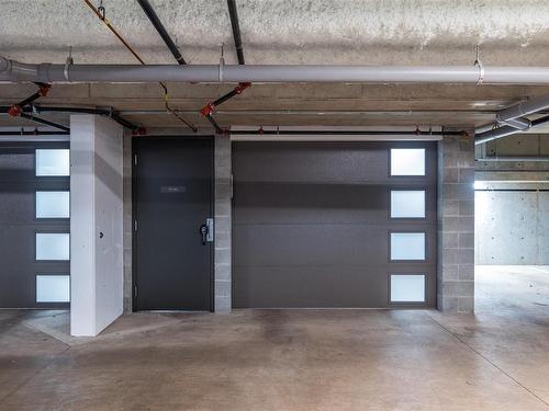 403-986 Heywood Ave, Victoria, BC - Indoor Photo Showing Garage