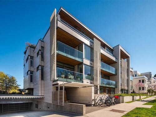 403-986 Heywood Ave, Victoria, BC - Outdoor With Balcony