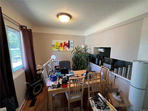 913 Falmouth Rd, Saanich, BC - Indoor Photo Showing Other Room