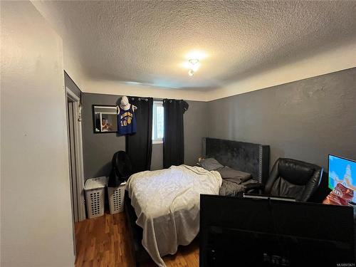 913 Falmouth Rd, Saanich, BC - Indoor Photo Showing Bedroom