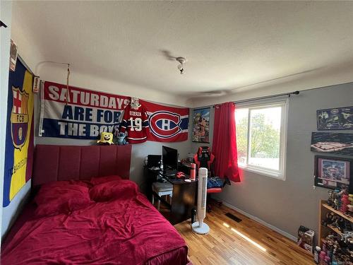 913 Falmouth Rd, Saanich, BC - Indoor Photo Showing Bedroom