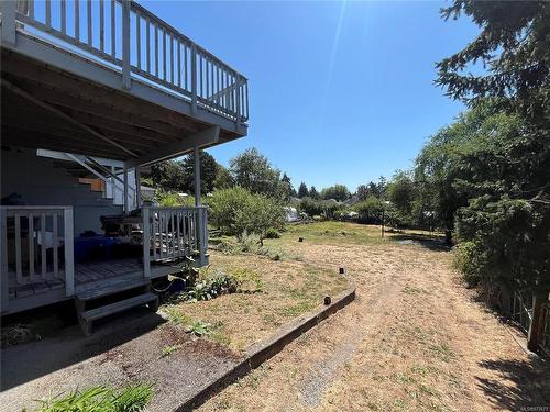 913 Falmouth Rd, Saanich, BC - Outdoor