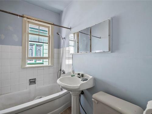 1157 Princess Ave, Victoria, BC - Indoor Photo Showing Bathroom