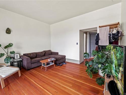 1157 Princess Ave, Victoria, BC - Indoor Photo Showing Living Room