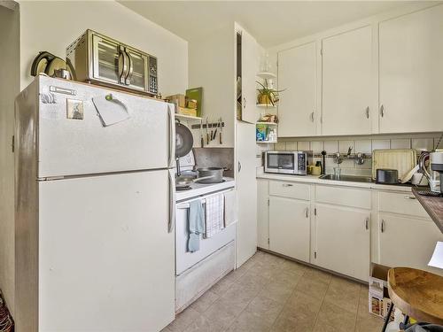 1157 Princess Ave, Victoria, BC - Indoor Photo Showing Kitchen