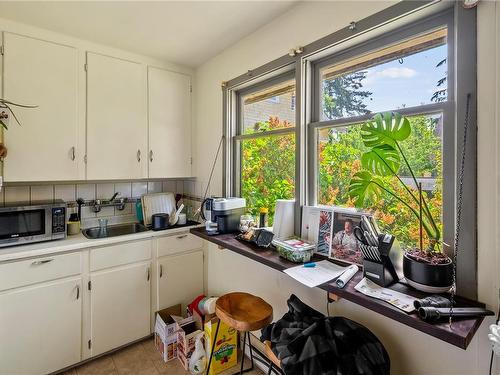 1157 Princess Ave, Victoria, BC - Indoor Photo Showing Other Room