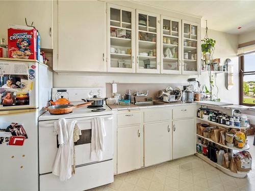 1157 Princess Ave, Victoria, BC - Indoor Photo Showing Kitchen