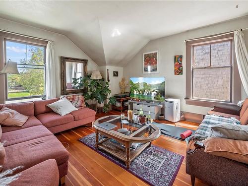 1157 Princess Ave, Victoria, BC - Indoor Photo Showing Living Room