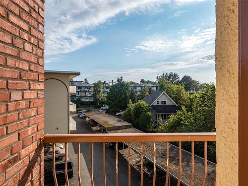 305-120 Douglas St, Victoria, BC - Outdoor With Balcony