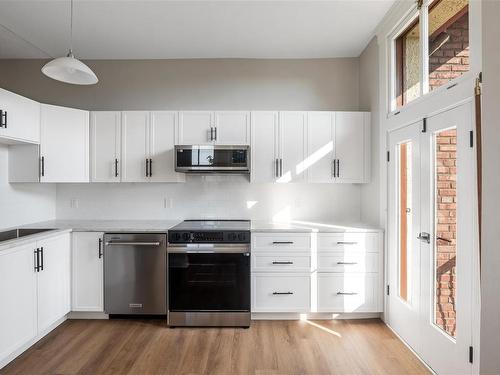 305-120 Douglas St, Victoria, BC - Indoor Photo Showing Kitchen