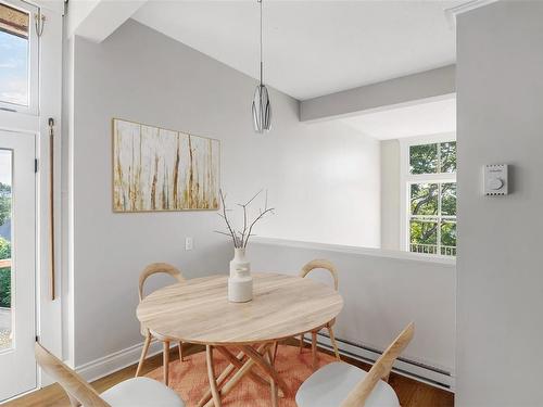 305-120 Douglas St, Victoria, BC - Indoor Photo Showing Dining Room