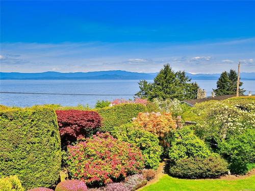 397 Crescent Rd West, Qualicum Beach, BC 