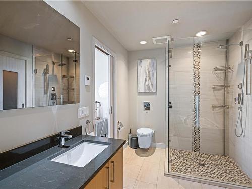 501-10 Chapel St, Nanaimo, BC - Indoor Photo Showing Bathroom