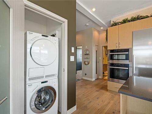 501-10 Chapel St, Nanaimo, BC - Indoor Photo Showing Laundry Room