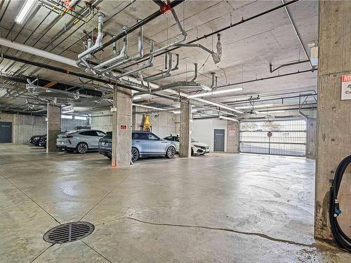 501-10 Chapel St, Nanaimo, BC - Indoor Photo Showing Garage