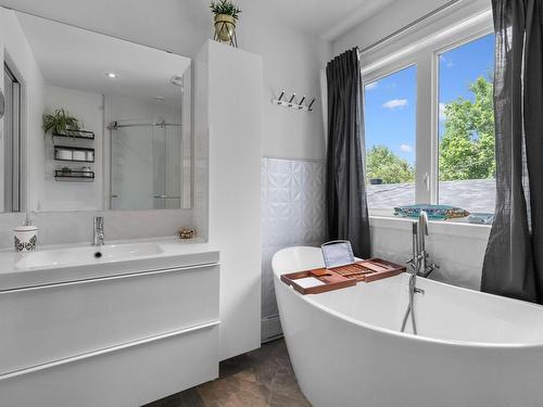 Salle de bains - 1174 Rue Demers, Carignan, QC - Indoor Photo Showing Bathroom