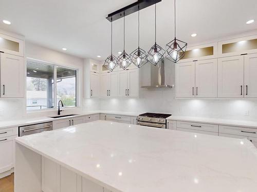 2967 Gilbert Road, Kamloops, BC - Indoor Photo Showing Kitchen With Upgraded Kitchen