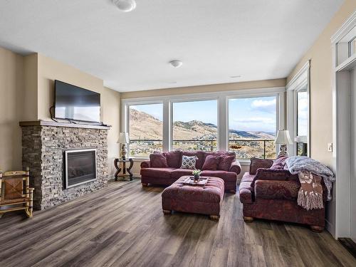 996 Quails Roost Crt, Kamloops, BC - Indoor Photo Showing Living Room With Fireplace