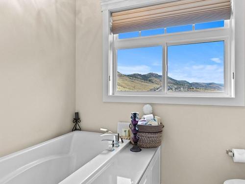 996 Quails Roost Crt, Kamloops, BC - Indoor Photo Showing Bathroom