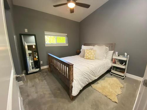 4349 Yellowhead Highway, Kamloops, BC - Indoor Photo Showing Bedroom