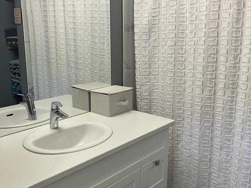 4349 Yellowhead Highway, Kamloops, BC - Indoor Photo Showing Bathroom