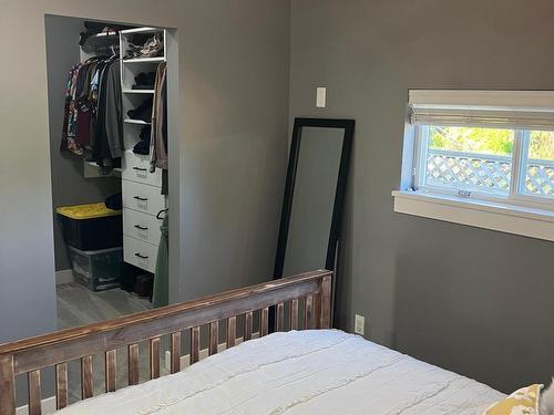 4349 Yellowhead Highway, Kamloops, BC - Indoor Photo Showing Bedroom