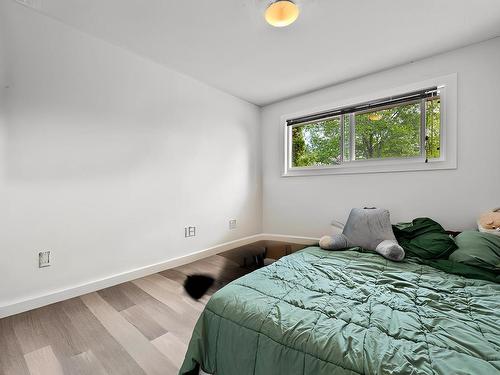 2603 Argyle Ave, Kamloops, BC - Indoor Photo Showing Bedroom