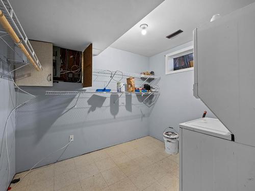 2603 Argyle Ave, Kamloops, BC - Indoor Photo Showing Laundry Room