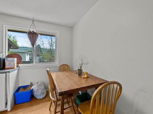 2603 Argyle Ave, Kamloops, BC - Indoor Photo Showing Dining Room