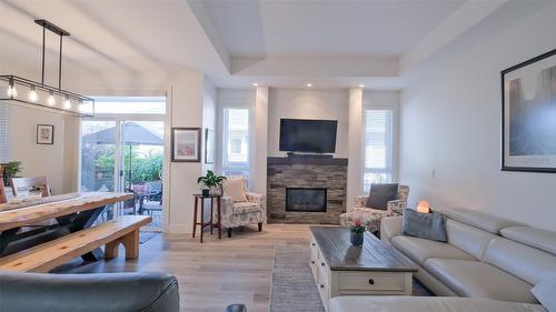 47-1960 Klo Road, Kelowna, BC - Indoor Photo Showing Living Room With Fireplace