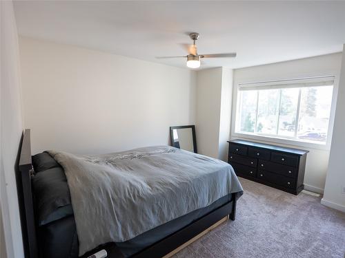 7-1020 Cedar Street, Okanagan Falls, BC - Indoor Photo Showing Bedroom