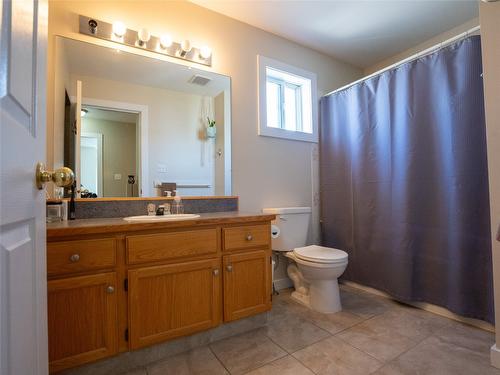 7-1020 Cedar Street, Okanagan Falls, BC - Indoor Photo Showing Bathroom