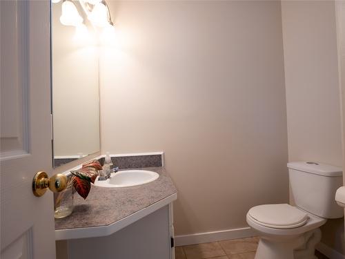 7-1020 Cedar Street, Okanagan Falls, BC - Indoor Photo Showing Bathroom