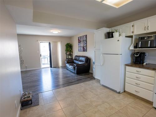 7-1020 Cedar Street, Okanagan Falls, BC - Indoor Photo Showing Kitchen