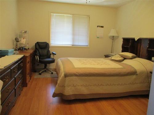 10-151 8Th Avenue, Salmon Arm, BC - Indoor Photo Showing Bedroom