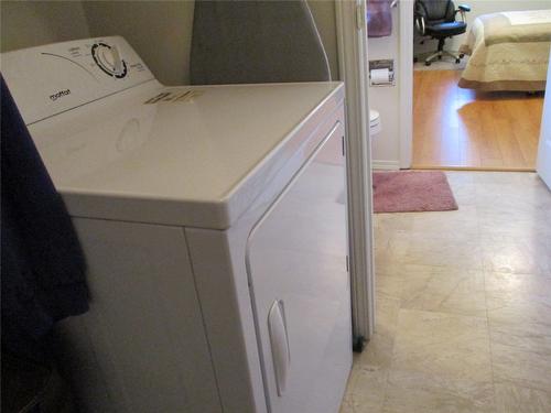 10-151 8Th Avenue, Salmon Arm, BC - Indoor Photo Showing Laundry Room