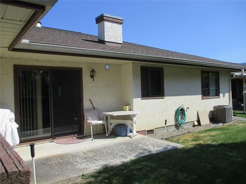 10-151 8Th Avenue, Salmon Arm, BC - Indoor Photo Showing Garage