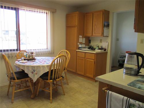 10-151 8Th Avenue, Salmon Arm, BC - Indoor Photo Showing Dining Room