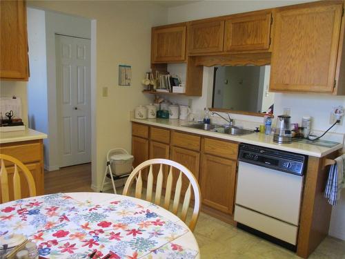 10-151 8Th Avenue, Salmon Arm, BC - Indoor Photo Showing Kitchen With Double Sink