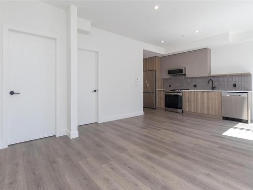 411-1301 Hillside Ave, Victoria, BC - Indoor Photo Showing Kitchen