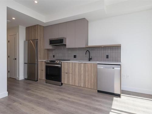 411-1301 Hillside Ave, Victoria, BC - Indoor Photo Showing Kitchen With Stainless Steel Kitchen