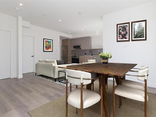 411-1301 Hillside Ave, Victoria, BC - Indoor Photo Showing Dining Room