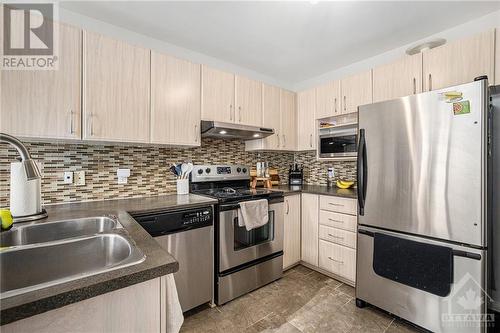 141 Sorento Street, Ottawa, ON - Indoor Photo Showing Kitchen With Stainless Steel Kitchen With Double Sink With Upgraded Kitchen