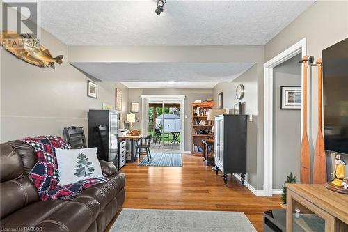 647 Kennard Crescent, Kincardine, ON - Indoor Photo Showing Living Room