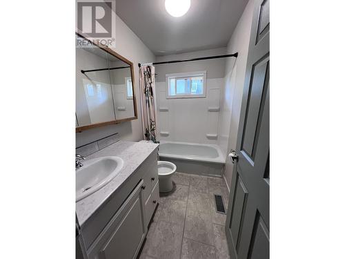 4908 Mcleod Road, Fort Nelson - Town, BC - Indoor Photo Showing Bathroom