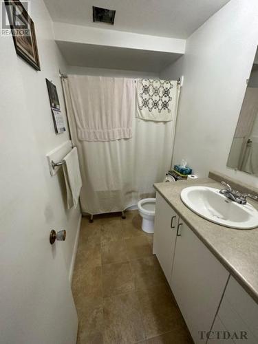 87 Woods St, Kirkland Lake, ON - Indoor Photo Showing Bathroom